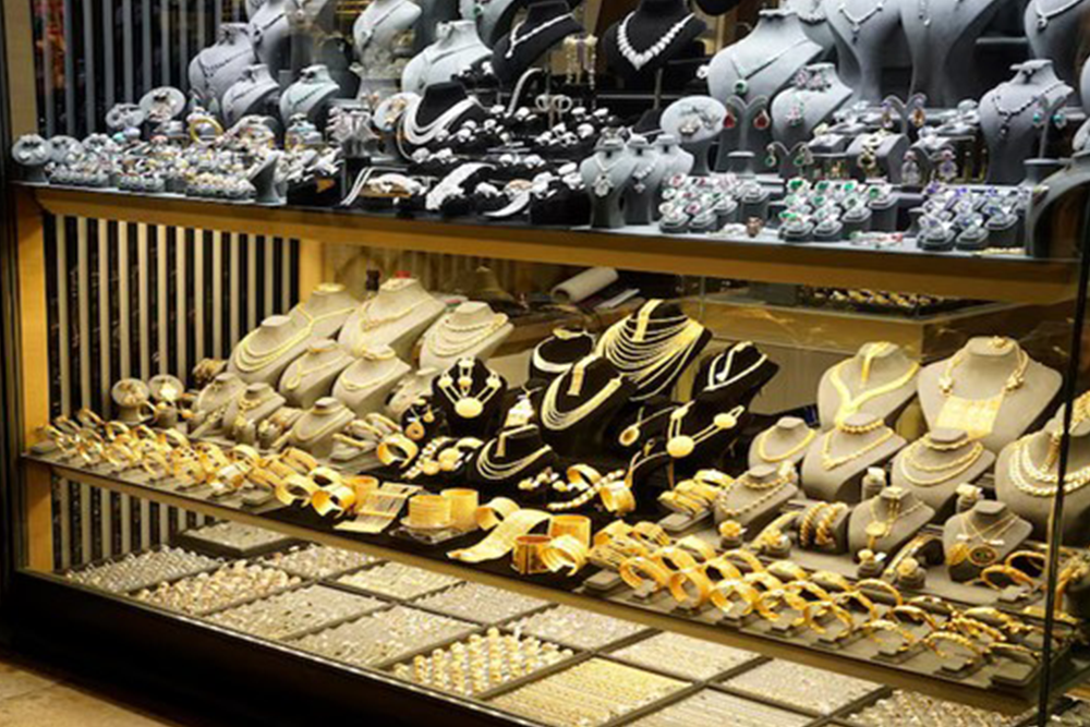 Who Buys Gold and Why? A Look at the Types of Gold Buyers in the Market